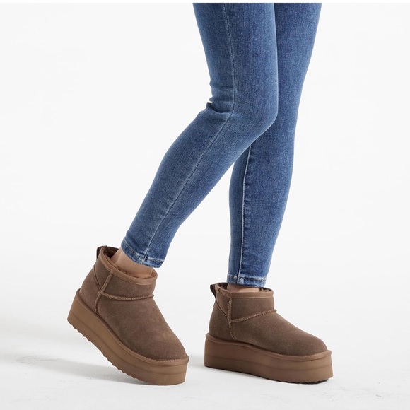 Women's Classic Platform Mini Suede Brown Boots NWT - Picture 2 of 7